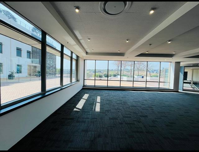 2,050M² OFFICE TO LET IN WATERFALL